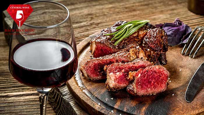 Thịt bò nướng Steak là một lựa chọn tuyệt vời với Chianti Selvato