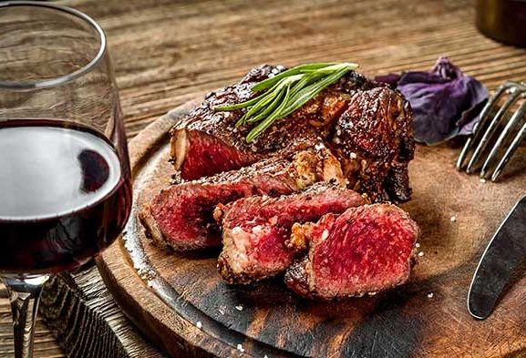 Thịt bò nướng Steak là một lựa chọn tuyệt vời với Chianti Riserva Selvato